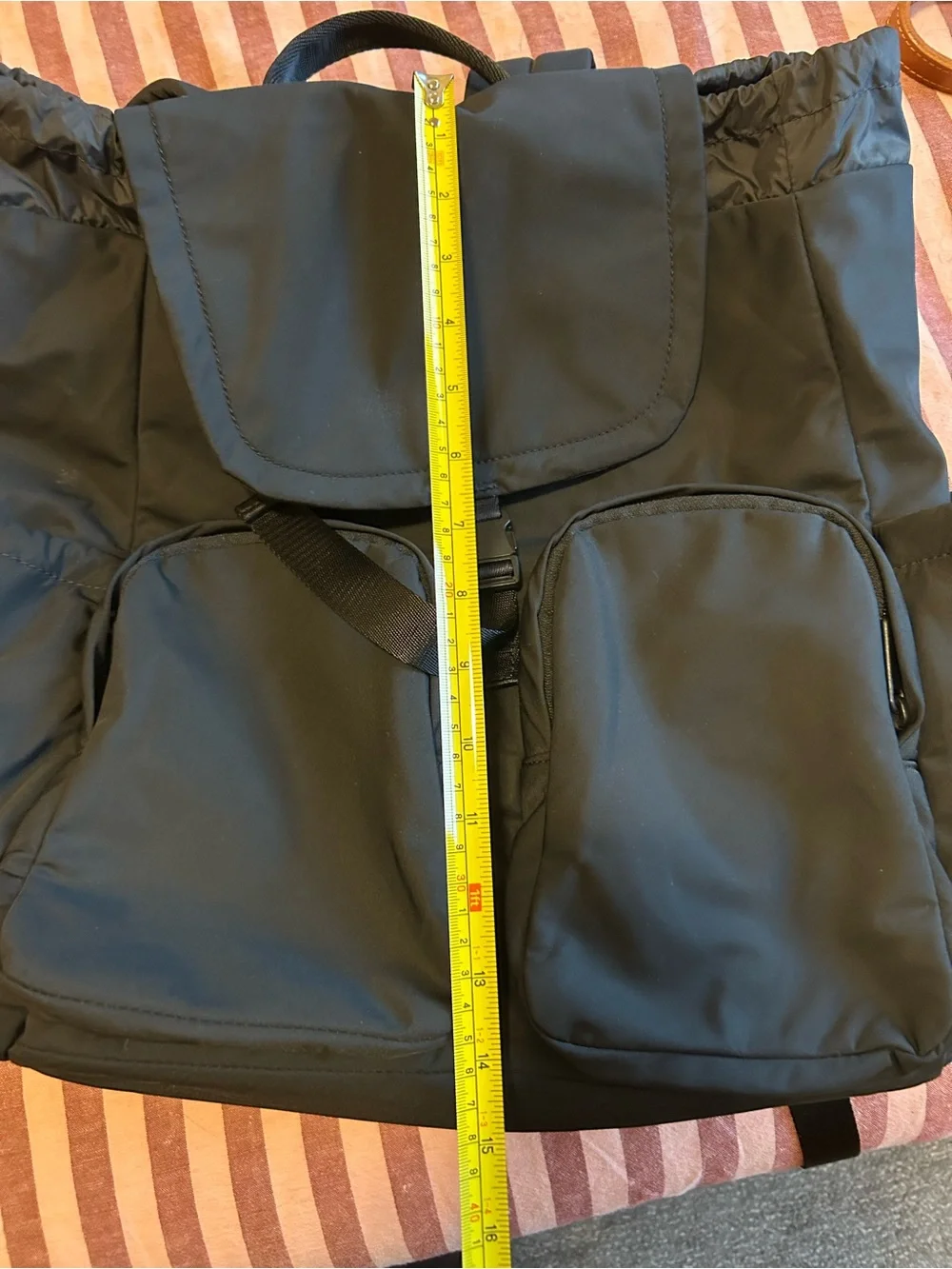 Away minimalist black